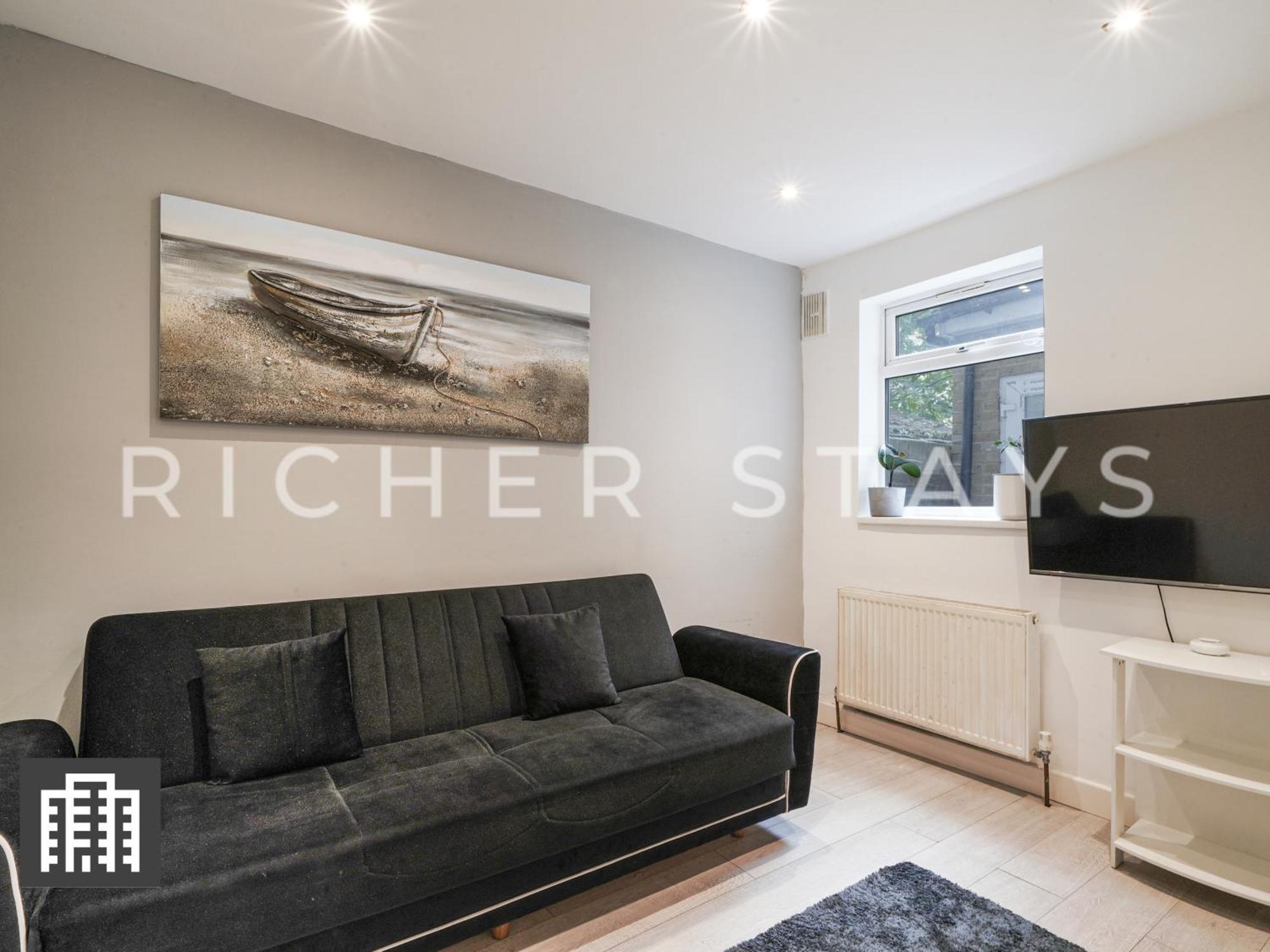 Large Home For Contractors & Families - Garden & Amenities London Exterior photo
